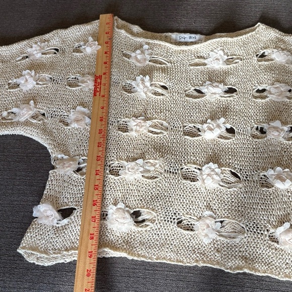 Scrap Work sz S Whimsical Cream Open Knit Dainty Ivory Flowers 3/4 Bell Sleeves - Picture 7 of 11